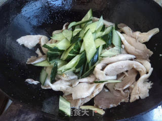 平菇炒黄瓜的做法步骤:6