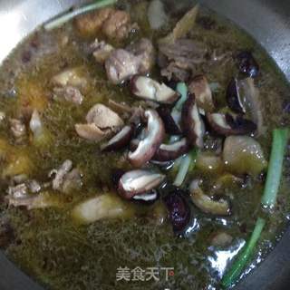 香菇焖鸡米饭的做法步骤:7