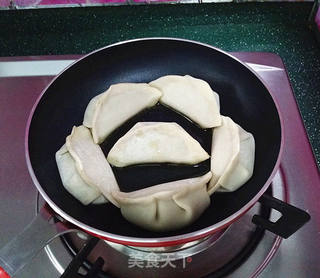 抱蛋煎饺的做法步骤:3