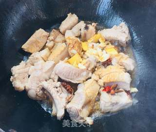 玉米胡萝卜排骨汤的做法步骤:3