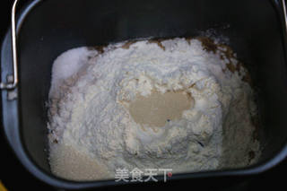 啤酒杂粮面包---美味健康两不误的做法步骤:2