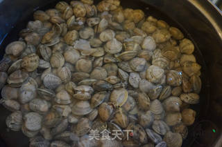 生腌蛤蜊-炎夏消暑开胃神菜（水煮法）的做法步骤：1
