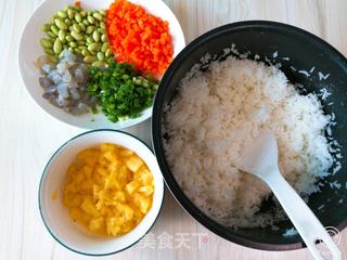 菠萝两吃—“菠萝炒饭、菠萝糯米饭”的做法步骤:3