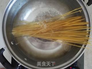 洋葱鸡蛋肉酱意面的做法步骤:3