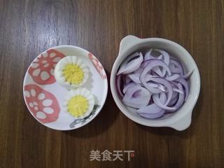 洋葱鸡蛋肉酱意面的做法步骤:4