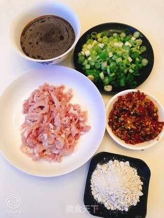 鱼香肉丝的做法步骤：1