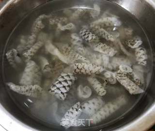 圆葱涝汁拌鱼皮的做法步骤:2