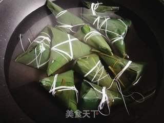 葡萄干红豆粽的做法步骤:11