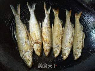 香辣小河鱼的做法步骤:5