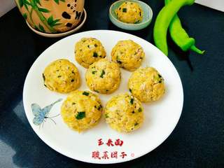 “ 蒸菜 ”玉米面酸菜团子的做法步骤：1
