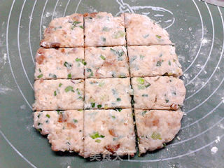 电饼铛版葱香坛子肉方便面司康的做法步骤:13