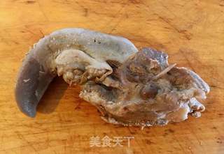 青瓜凉拌猪舌的做法步骤:2