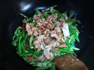 经典湘菜辣椒炒肉的做法步骤：11