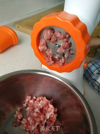 虾仁香菇鲜肉蒸饺的做法步骤：2