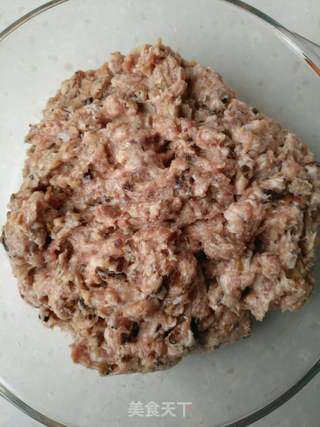虾仁香菇鲜肉蒸饺的做法步骤：4