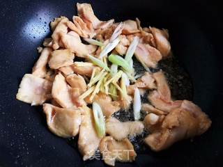 香菇鸡肉饭的做法步骤：5