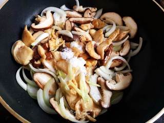 香菇鸡肉饭的做法步骤:6