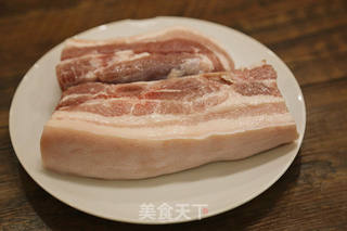 鲜肉蛋黄粽子的做法步骤:2