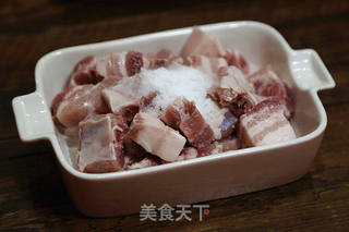 鲜肉蛋黄粽子的做法步骤:3