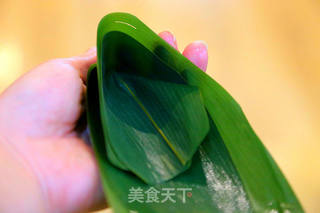 鲜肉蛋黄粽子的做法步骤:13