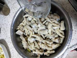 柠檬青芒果泡椒凤爪的做法步骤:4