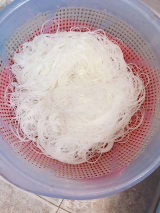 广式虾皇粉丝煲的做法步骤：6