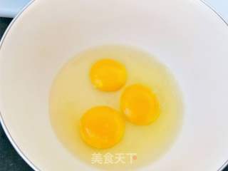 胡萝卜汁鸡蛋饼的做法步骤:3