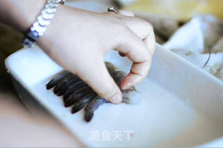 造型可以说是很可爱了,一口下去层次丰富的芝士虾球的做法步骤:3