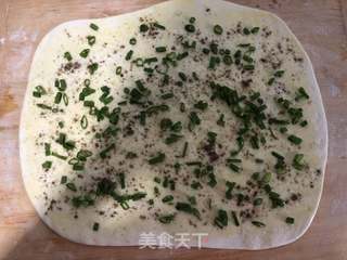 小葱椒盐花卷的做法步骤:8