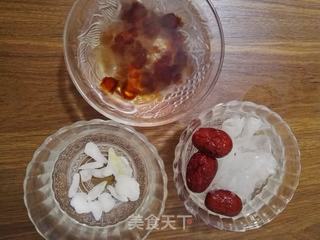 银耳桃胶羹的做法步骤:2
