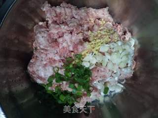 香菇猪肉大包的做法步骤：3