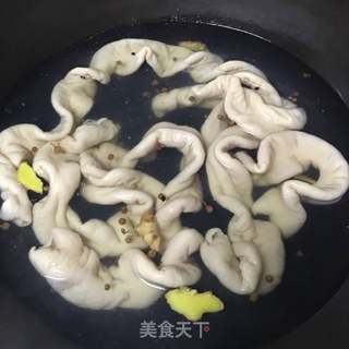 酸菜炒大肠的做法步骤:3