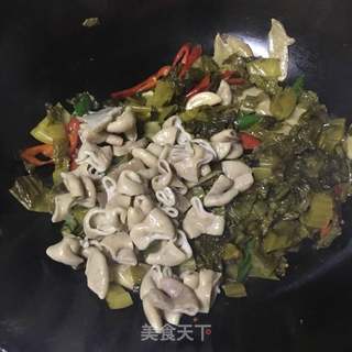 酸菜炒大肠的做法步骤:11