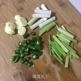 泡椒黄辣丁的做法步骤:3