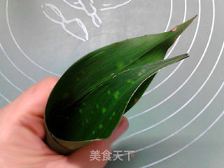 红豆花生玫瑰粽的做法步骤:11