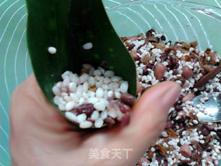 红豆花生玫瑰粽的做法步骤:12