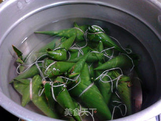 红豆花生玫瑰粽的做法步骤:17
