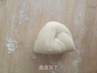 蒸玫瑰花花卷的做法步骤:2