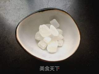 枸杞银耳羹的做法步骤:2