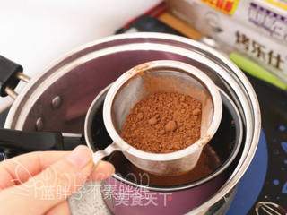巧克力爱心海绵蛋糕的做法步骤:3