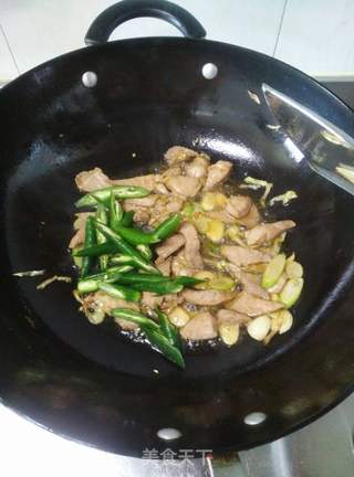 尖椒肉片的做法步骤:7