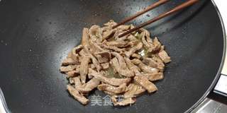【川菜】泡椒牛柳的做法步骤:4