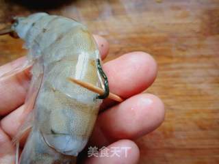 蒜蓉粉丝蒸虾的做法步骤:2