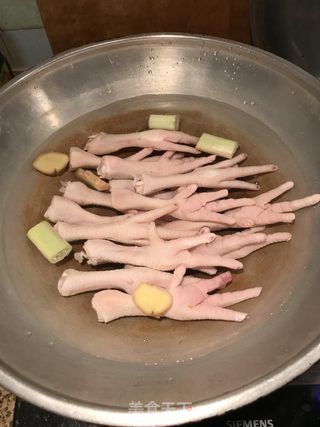卤鸡爪的做法步骤:2