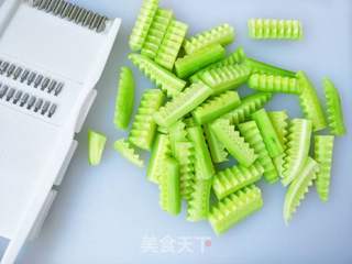 爽口黄瓜条的做法步骤:4