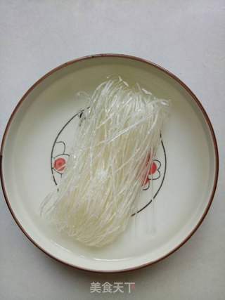蒜蓉粉丝蒸虾的做法步骤:2