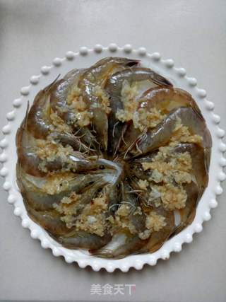 蒜蓉粉丝蒸虾的做法步骤:10