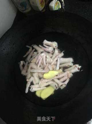 柠檬百香果泡凤爪的做法步骤:3