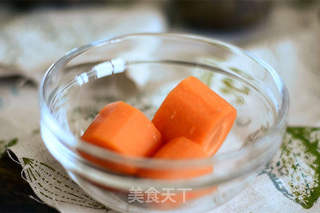 简单完成高颜值夏日减肥美白果蔬汁的做法步骤:2