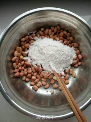 香脆花生米的做法步骤:2